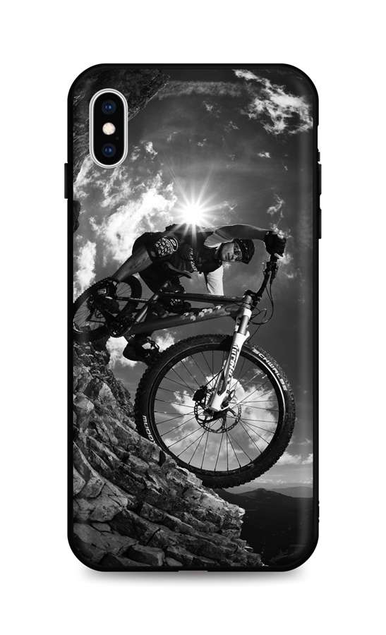 Zadní silikonový kryt DARK na mobil iPhone XS Mountain Rider